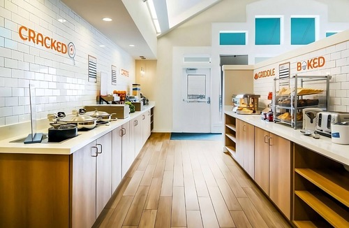 Parole House | Get Ready for Blissful Getaway! Short Drive to Chase Lloyd House, Pet-Friendly