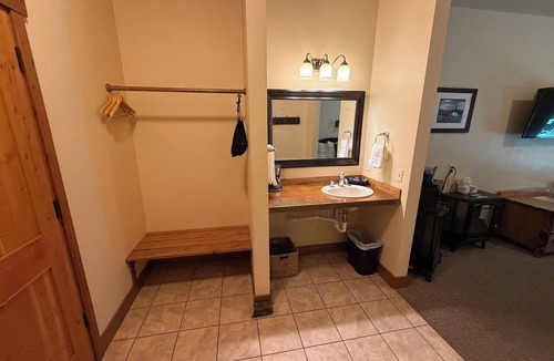 West Glacier Cabin | Glacier Guides Lodge