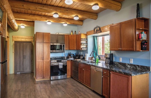 Babb Ski Chalet | Glacier Ridge - Chalet on Divide Ridge overlooking Glacier Park & St Mary Lakes