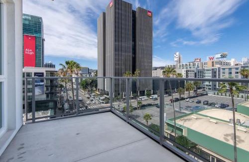 Hollywood Apartment | Glam 2BR Apt with Iconic View of Hollywood Sign
