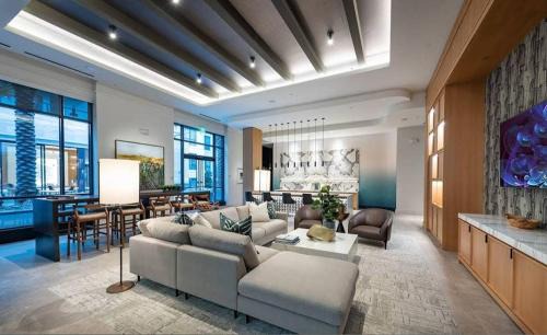 Hollywood Apartment | Glam 2BR Apt with Iconic View of Hollywood Sign