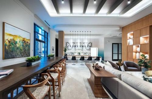 Hollywood Apartment | Glam 2BR Apt with Iconic View of Hollywood Sign