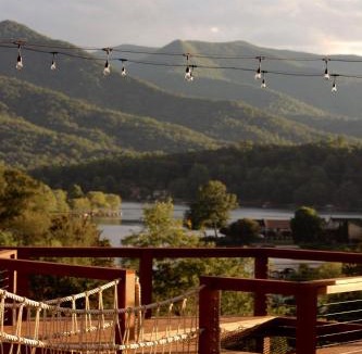 Hiawassee Villa | Glamping Container Treehouse by Hiawassee Glamping