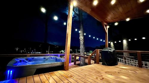 Hiawassee Villa | Glamping Container Treehouse by Hiawassee Glamping