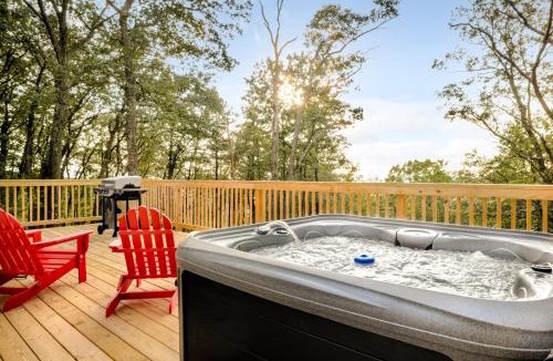 Capon Bridge House | Glamping dome w hot tub & mountain views