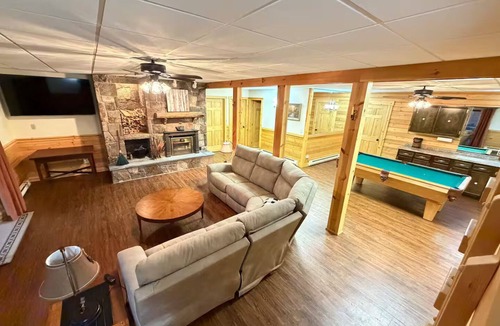 Harman House | Gorgeous 5-bedroom Log Home in Harman perfect for families. Beautiful Views!