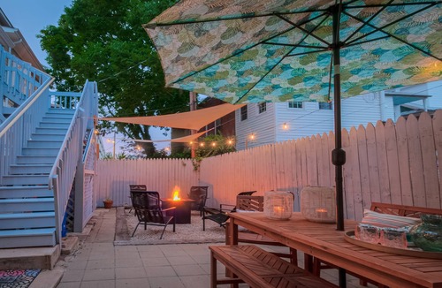 Downtown House | Gorgeous apt, pets, hot tub & fire pit, walk -> DT Frederick