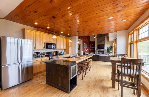 Edray Ski Chalet | Gorgeous Chalet - Incredible Views - Hot Tub - Fire Pit