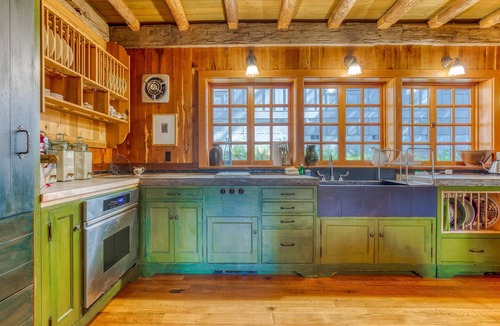 Government Camp Ski Chalet | Gorgeous custom-built chalet with fireplace & home office - walk to ski & hiking