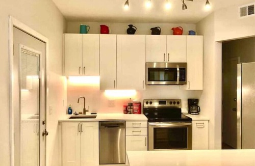 Keewaydin House | Gorgeous, two bedroom apartment