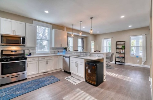 Baltimore Apartment | Great Area | 5 bedrooms | Game Room