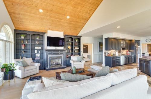 Middletown House | Great for Groups! Luxe + Private Myersville Estate