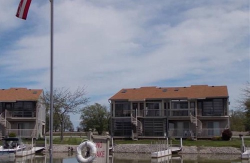 Oak Harbor Condo | Great for Vacationers Bird Watchers Davis Bessie Fishing-Charters on Site