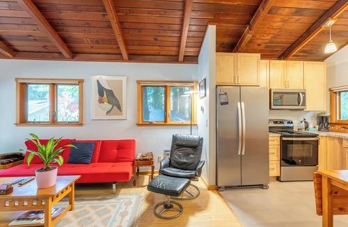 Mendocino Cabin | Green Tree Cottage | 1 BR Vacation Cabin among the coastal redwoods