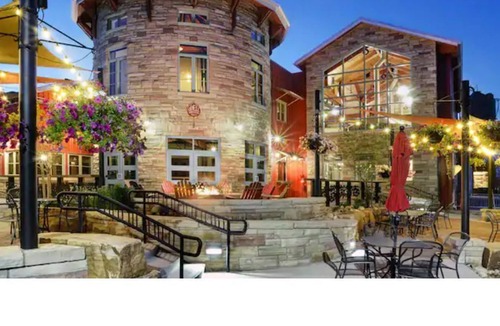 Old Town North Condo | Groovy Modern Condo ♠ Right Next to Old Town FC!