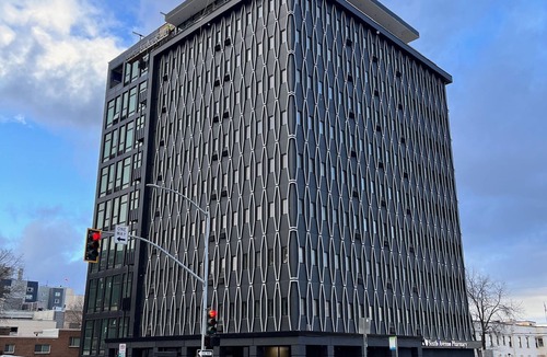 Cliff - Cannon Apartment | Ground floor studio apartment rich with amenities!