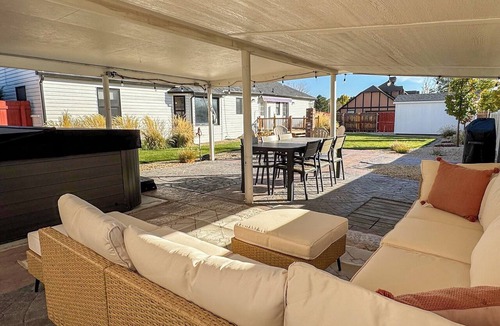 Grand Junction House | Group Base Camp - Sleeps 15+, 2x Game Rooms, Hot Tub