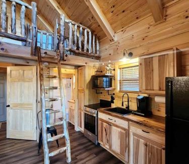 Scio House | Group Friendly Cabin with Spa on the Deck near Tappan Lake in Ohio