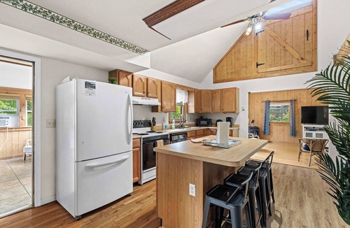 Great Cacapon Cabin | Group-friendly cabin w/hot tub & deck