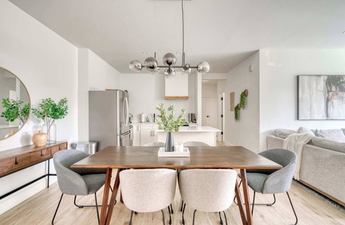 Humboldt Apartment | Group-Ready Luxury 6BR - Private Floor - Sleeps 12