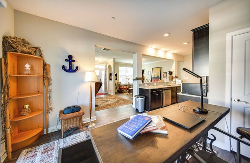 Hampton Condo | Hampton Condo: By Convention Center & Coliseum!