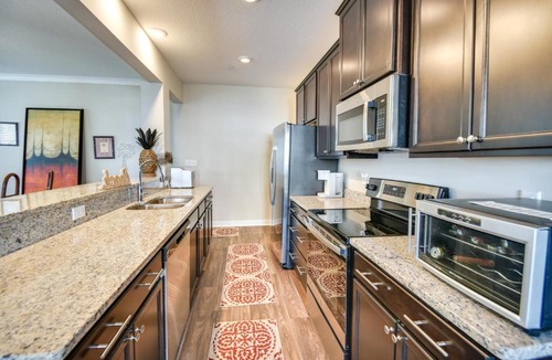 Hampton House | Hampton Condo: By Convention Center & Coliseum!