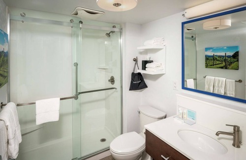 Commack Hotel | Hampton Inn Long Island/Commack