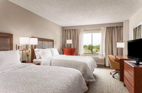 Glendale Hotel | Hampton Inn & Suites Denver - Cherry Creek
