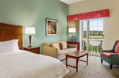 Pine Island Hotel | Hampton Inn & Suites Outer Banks/Corolla