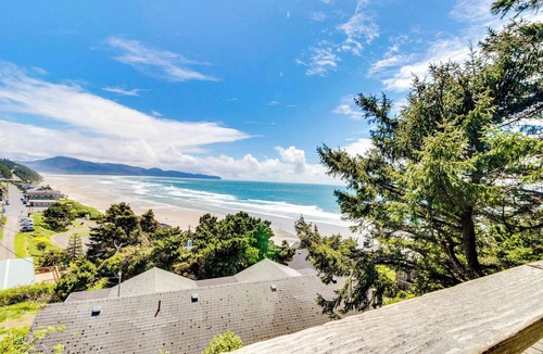 Oceanside House | Hand Built Gem with Two Large Decks and Incredible Views 1 4 Mile to the Beach