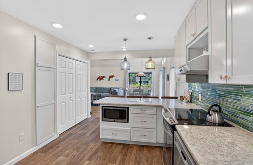 The Pines House | Handicap Accessible! Downtown Rehoboth Beach Sleeps 8 w/Parking Porch