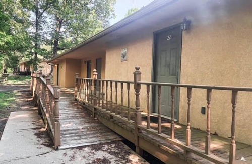 Golconda House | Handicap Accessible Standard Two Bedroom Suite on River