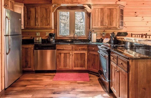 Logan Cabin | Hannah's Hideaway cabin at Trickle Creek
