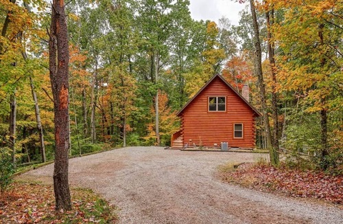 Logan Cabin | Hannah's Hideaway cabin at Trickle Creek