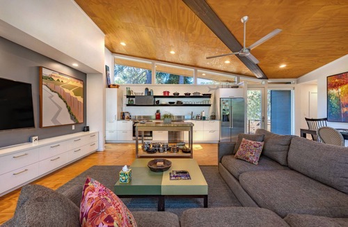 Mosier House | Happenstance Vineyards - Experience Luxury at Happenstance Vineyards in Mosier, 2 King Rooms