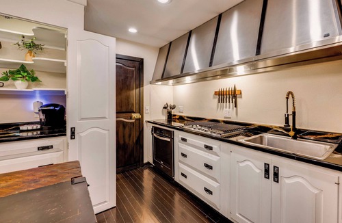 Lakeside Apartment | Heated Pool: Tropical Townhome in Wheat Ridge