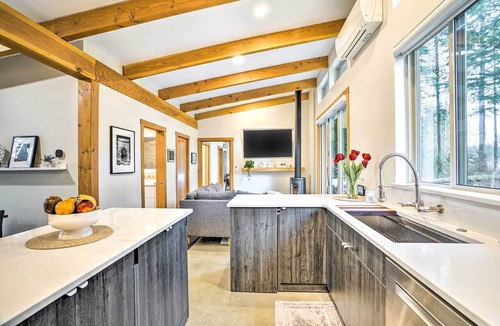 Gold Bar Cottage | Heated Swim Spa! 15-acre Cabin on Skykomish River