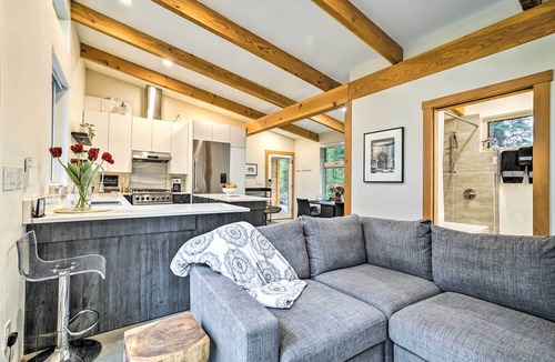 Gold Bar Cottage | Heated Swim Spa! 15-acre Cabin on Skykomish River