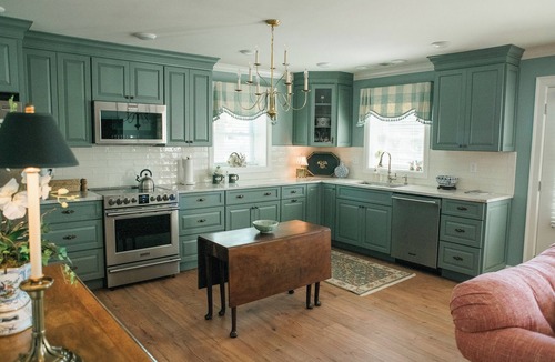 Millersburg House | Helena's Cottage: Romantic, Cozy Getaway with Lavish King Bed, Gas Fireplace