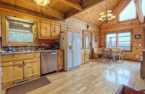 Hayesville Cabin | Hidden Escape Chalet by Chatuge Home Concierge | Lake & Mountain Views · Hot Tub · Firepit