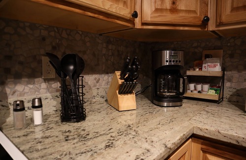 Packwood Cabin | High Valley Hideaway - Wi-Fi, Hot Tub, Smart TV's, BBQ