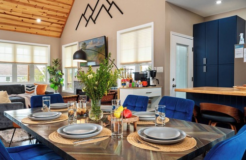 Davis House | Hike,fish,see a waterfall!★HotTub&Sauna★7BR★5Kings