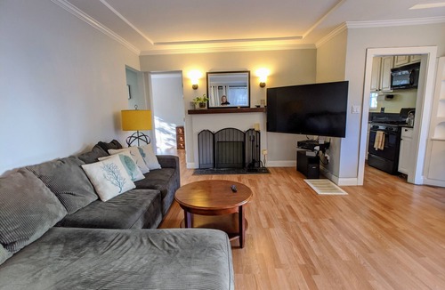 Beverly Glen House | Hillside 1BD 1BR house next to Bel Air, UCLA