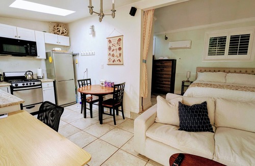 Beverly Glen Apartment | Hillside Bungalow near UCLA, Bel Air with Patio, Garden & Parking
