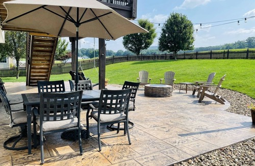 Chambersburg Apartment | Hillside Orchard Hideaway
