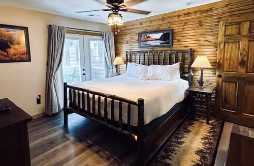 Branson Cedars Hotel | Hilton Grand Vacations Club Branson Cedars Ridgedale