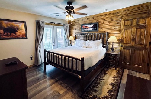 Branson Cedars Hotel | Hilton Grand Vacations Club Branson Cedars Ridgedale