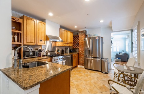 Historic District House | Historic Annapolis Hideaway Steps to USNA and Main St w Private Patio & Parking