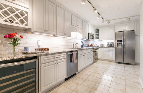 Historic District House | Historic Chapel Views, Steps to USNA Gate 1 w Private Patio & Off-Site Parking