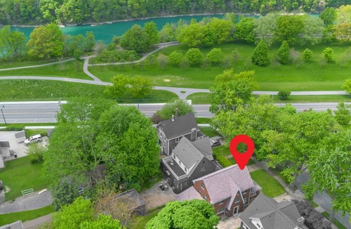 Niagara Falls House | Historic Falls Gem-Arcade projector office 1Kmbps